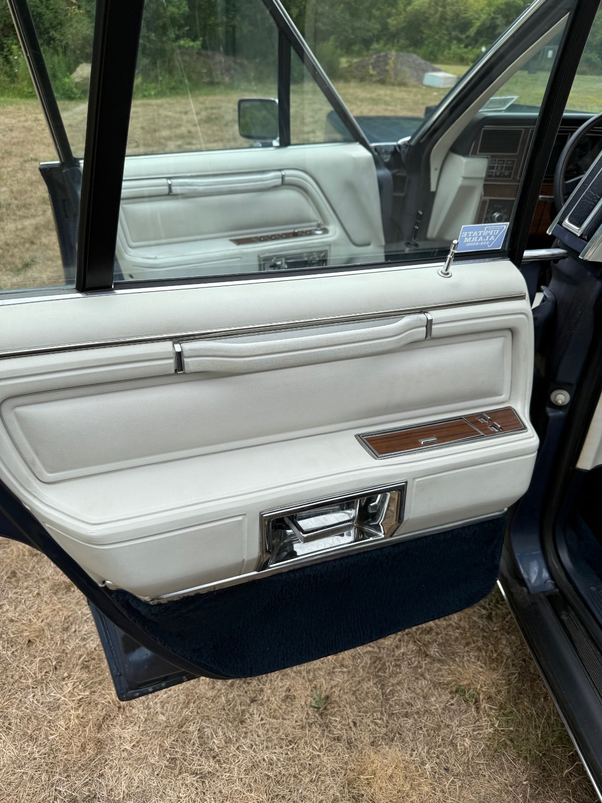 Lincoln-Town-Car-1988-Sedan-26