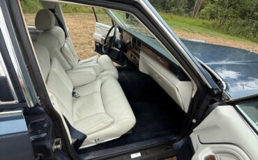 Lincoln-Town-Car-1988-Sedan-28