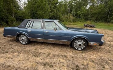 Lincoln-Town-Car-1988-Sedan-3