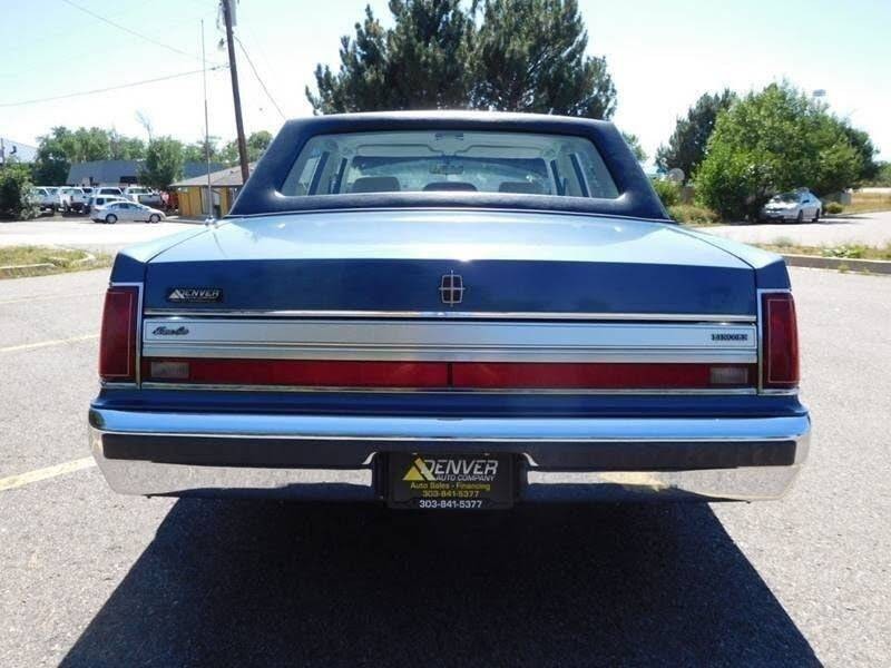 Lincoln-Town-Car-1988-Sedan-4