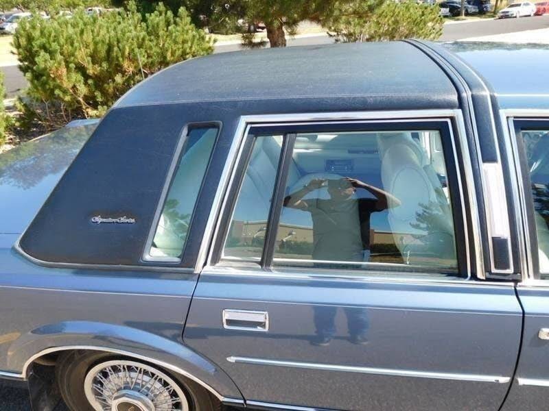 Lincoln-Town-Car-1988-Sedan-7