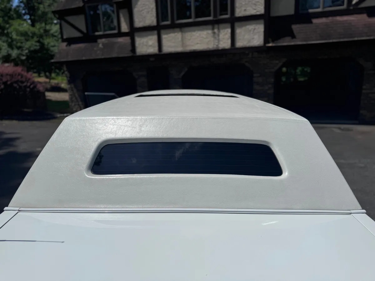 Lincoln-Town-car-1988-White-Gray-11