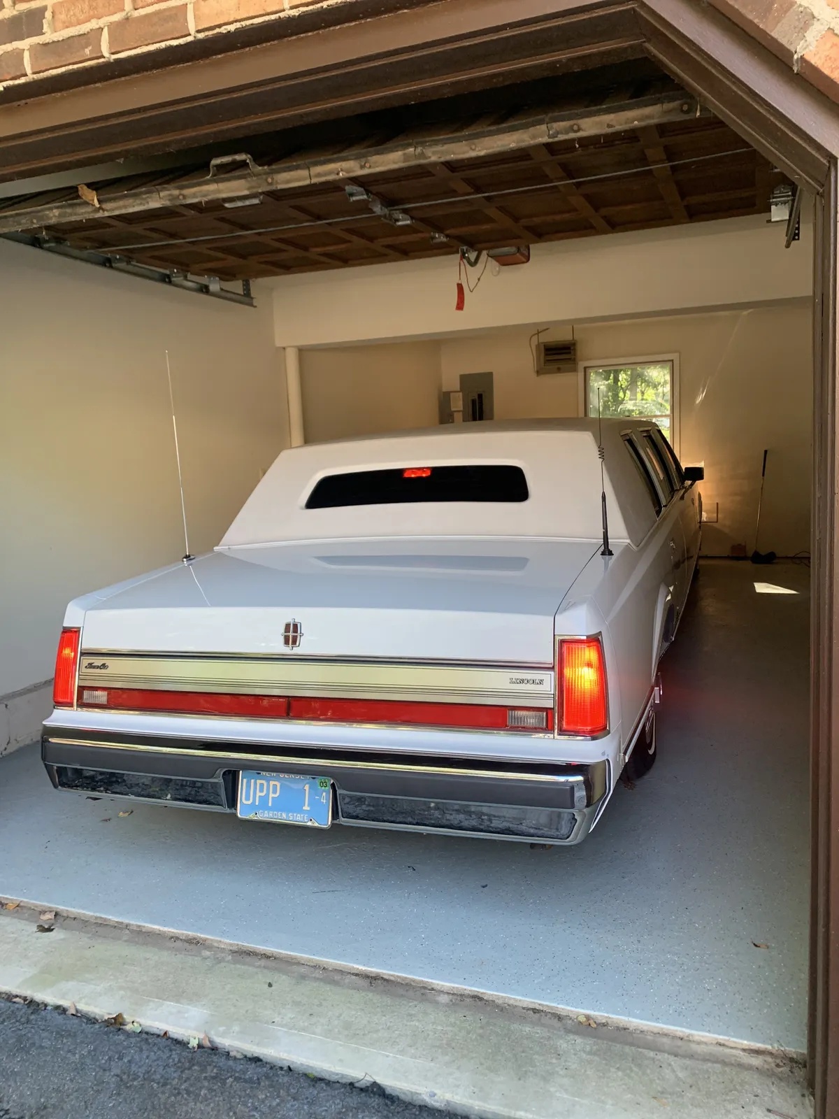 Lincoln-Town-car-1988-White-Gray-13