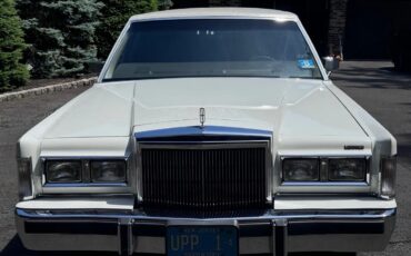 Lincoln-Town-car-1988-White-Gray
