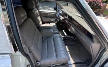 Lincoln-Town-car-1988-White-Gray-7