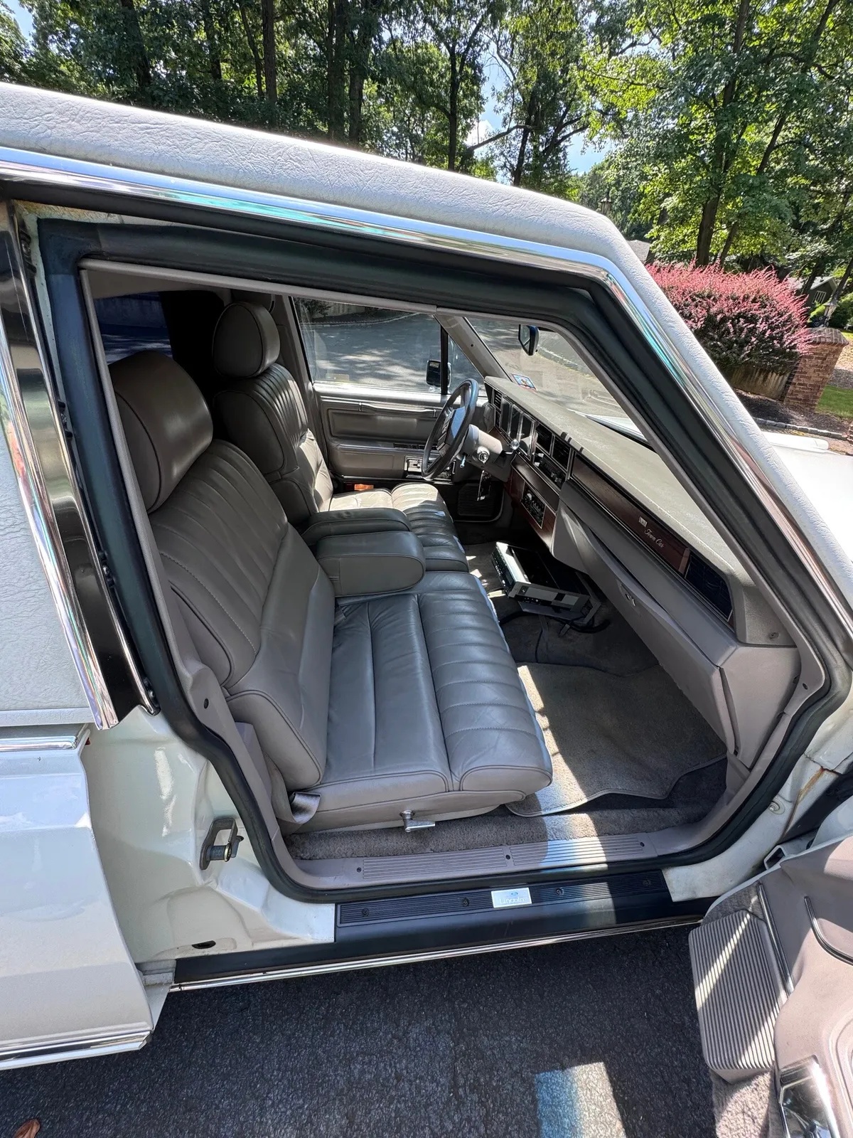 Lincoln-Town-car-1988-White-Gray-7