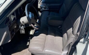 Lincoln-Town-car-1988-White-Gray-8