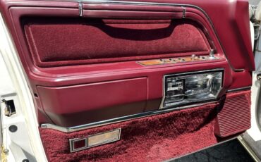 Lincoln-Town-car-1989-White-Burgundy-16