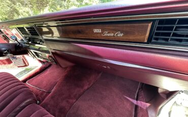 Lincoln-Town-car-1989-White-Burgundy-18