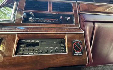 Lincoln-Town-car-1989-White-Burgundy-19