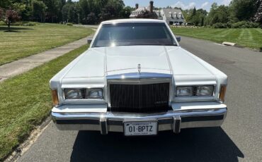 Lincoln-Town-car-1989-White-Burgundy-3