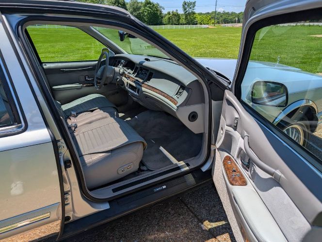 Lincoln-Town-car-1995-Silver-10