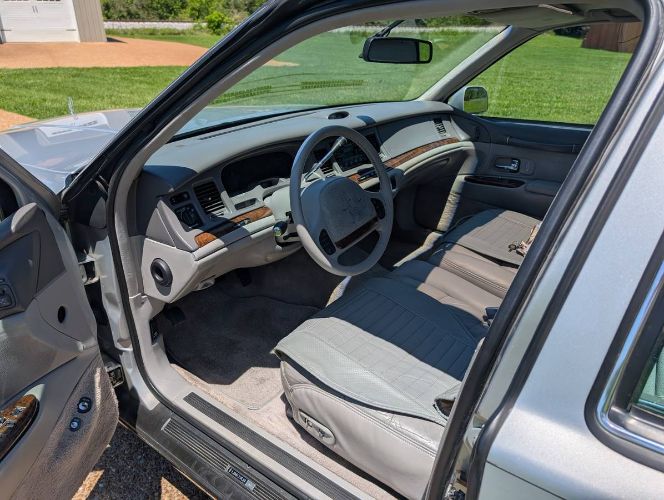 Lincoln-Town-car-1995-Silver-6