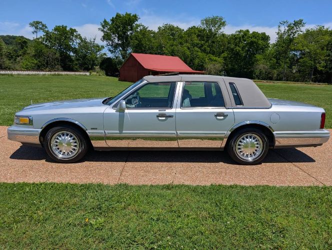 Lincoln-Town-car-1995-Silver