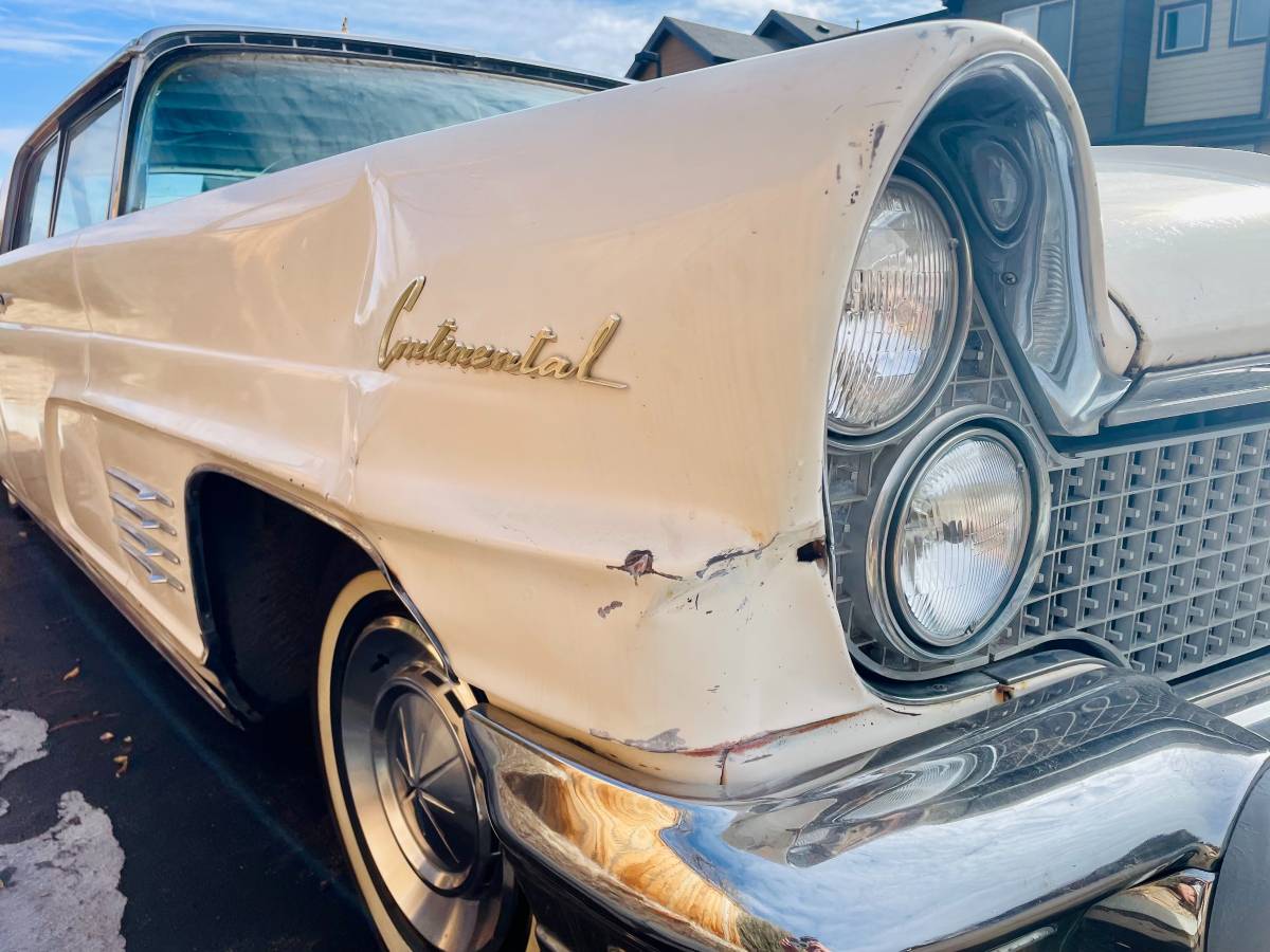 Lincoln-continental-1960-white-1