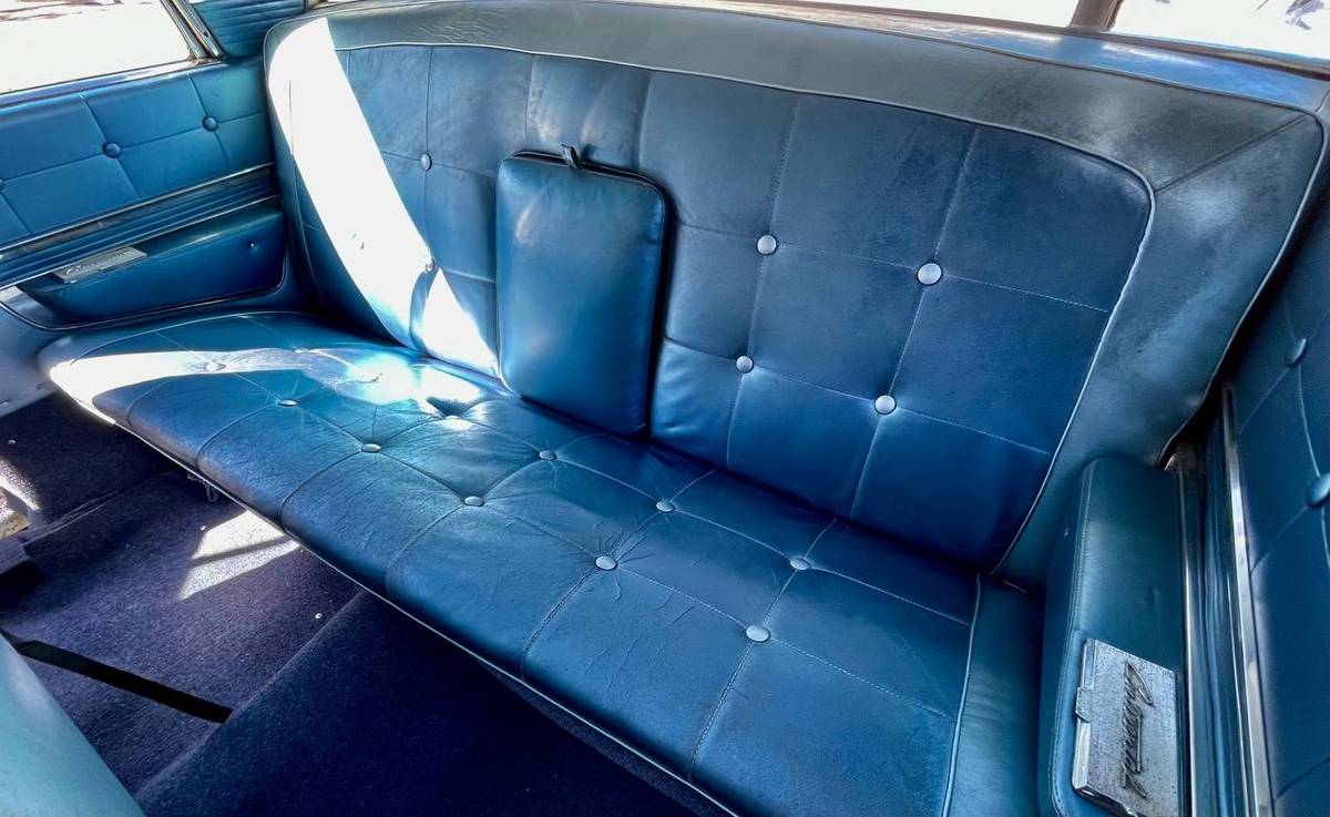 Lincoln-continental-1960-white-17