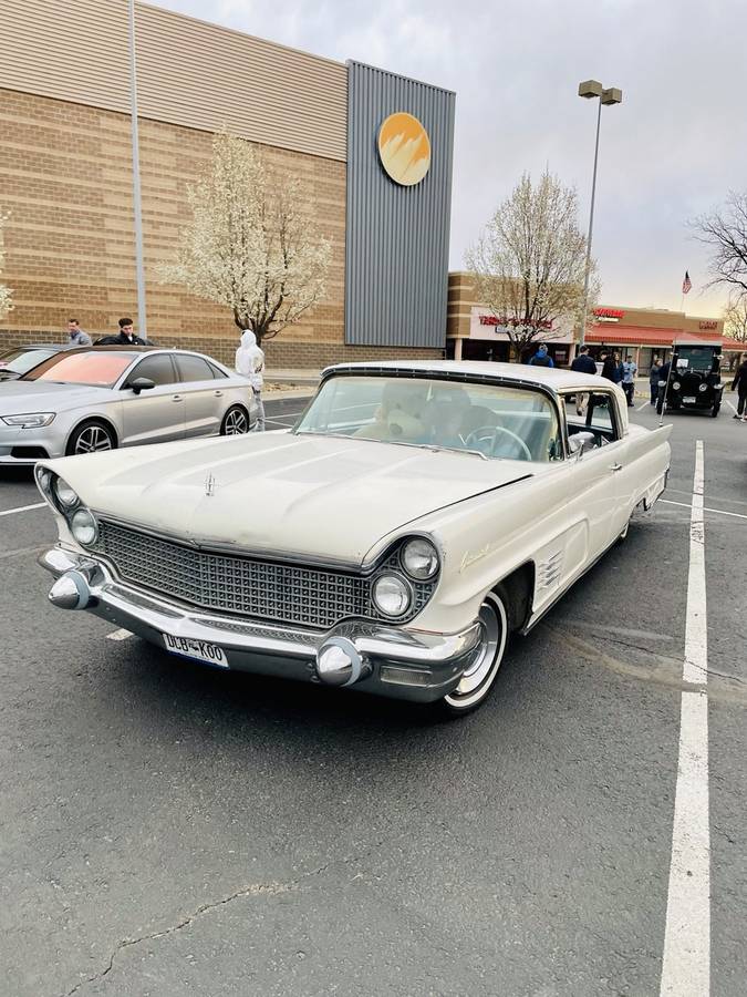 Lincoln-continental-1960-white-6
