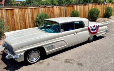 Lincoln-continental-1960-white-9
