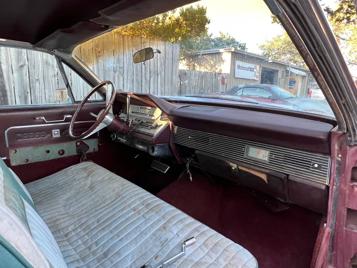 Lincoln-continental-1966-custom-11