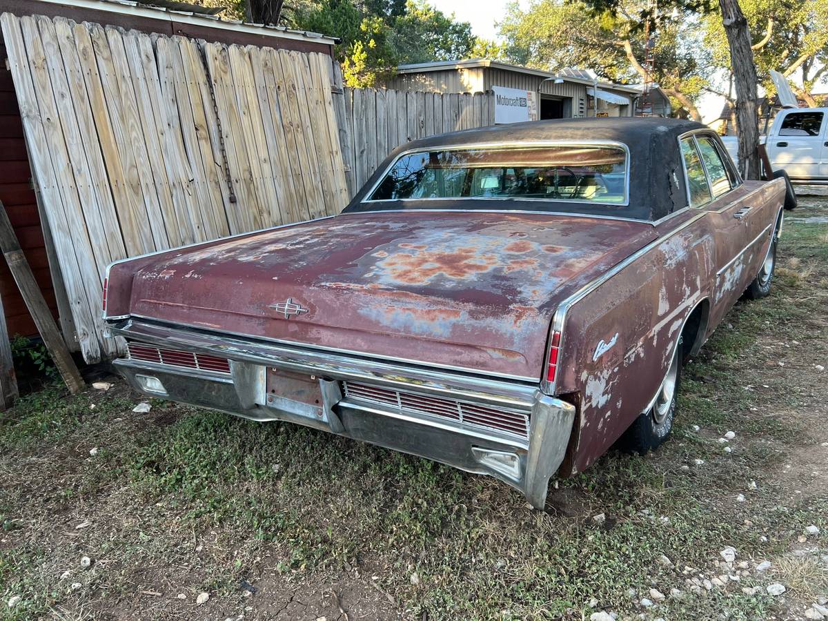 Lincoln-continental-1966-custom-3