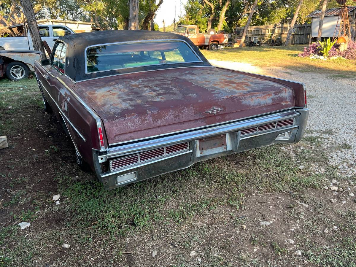 Lincoln-continental-1966-custom-4