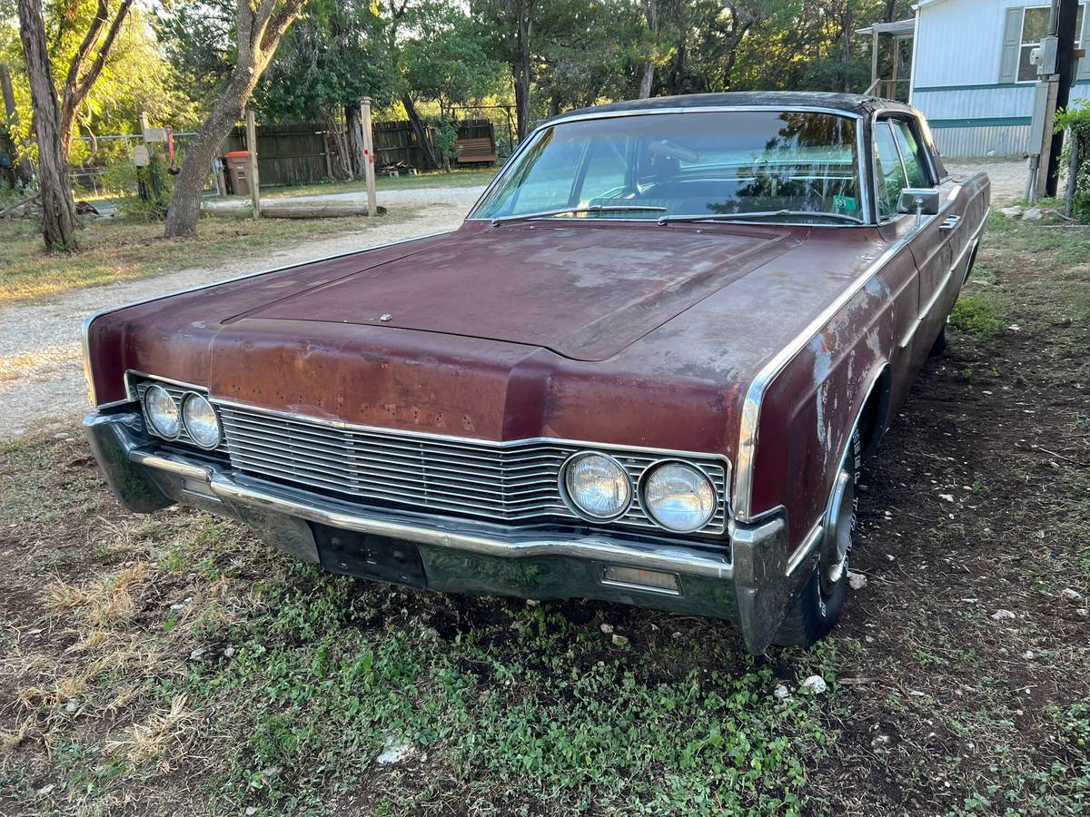 Lincoln-continental-1966-custom-6