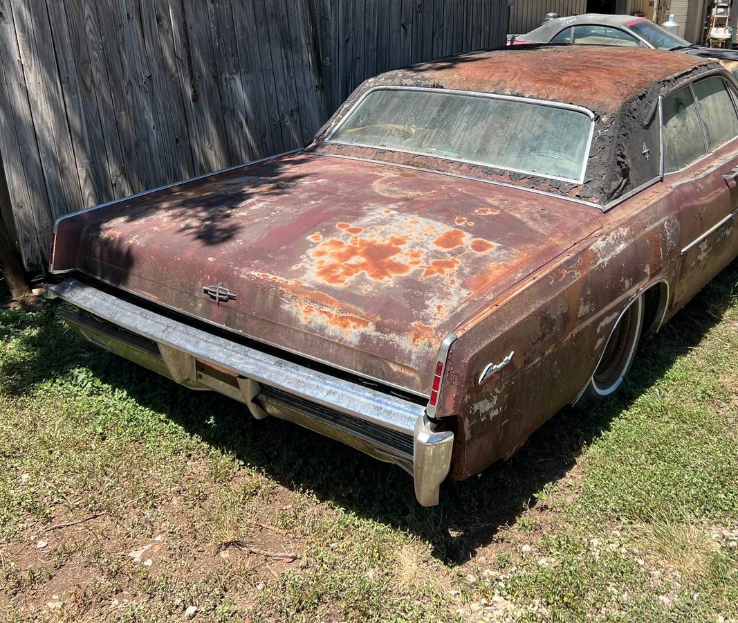 Lincoln-continental-1966-custom-7