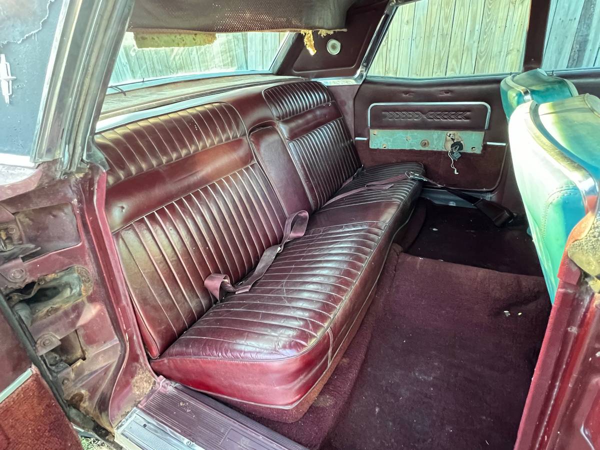 Lincoln-continental-1966-custom-9