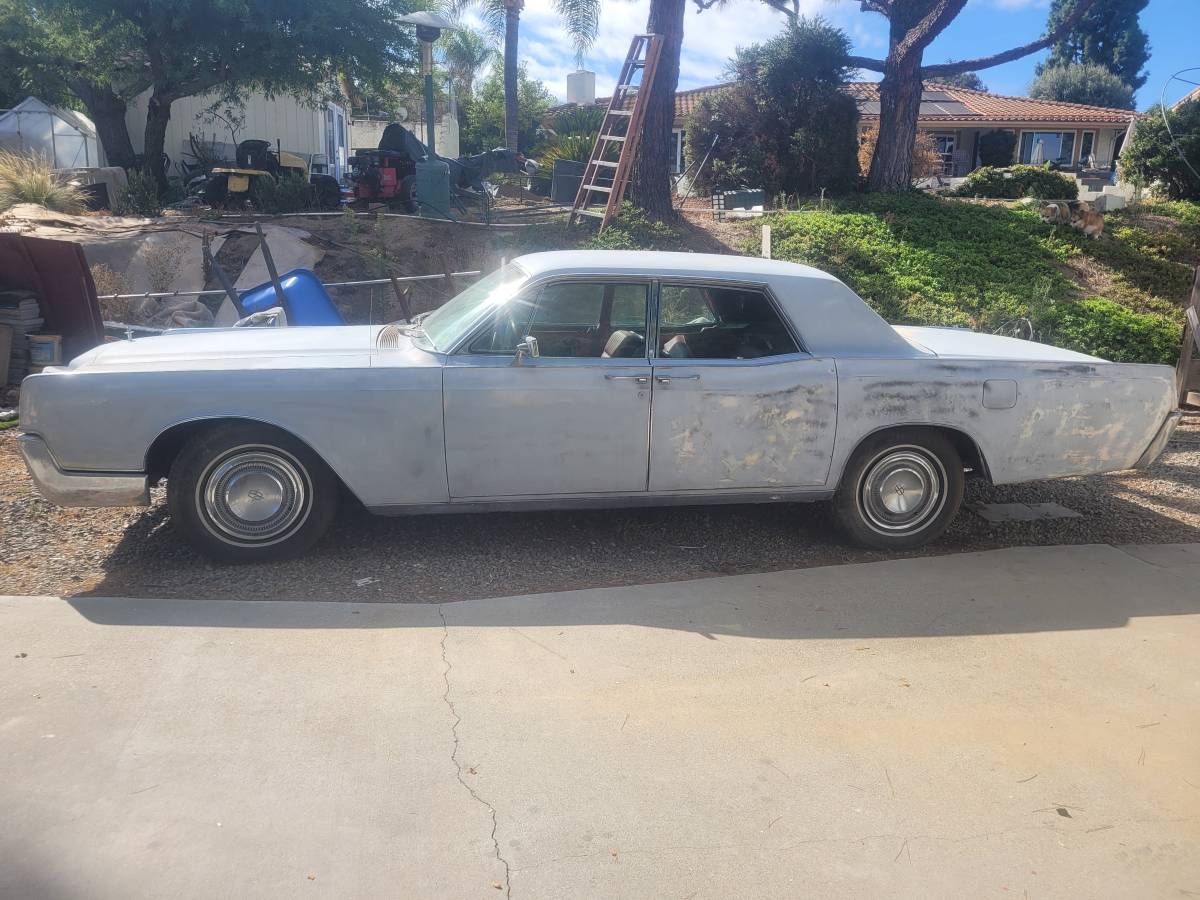 Lincoln-continental-1966-grey-1