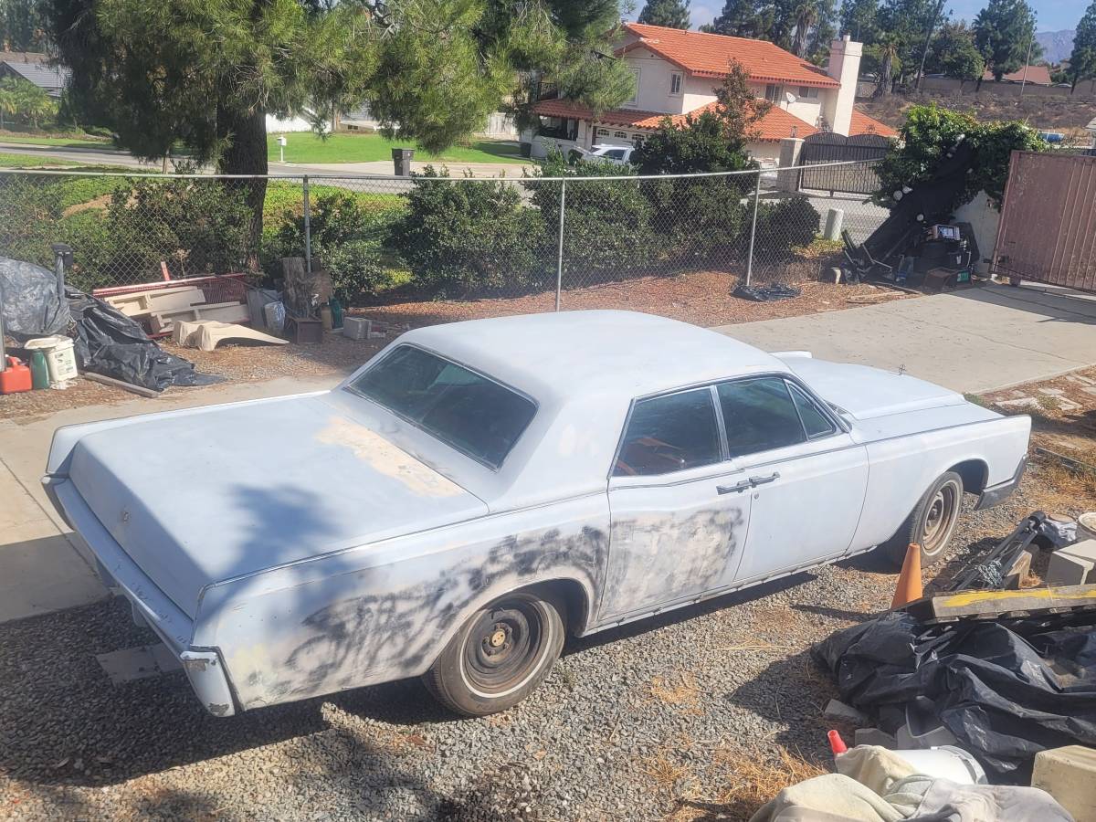Lincoln-continental-1966-grey-2