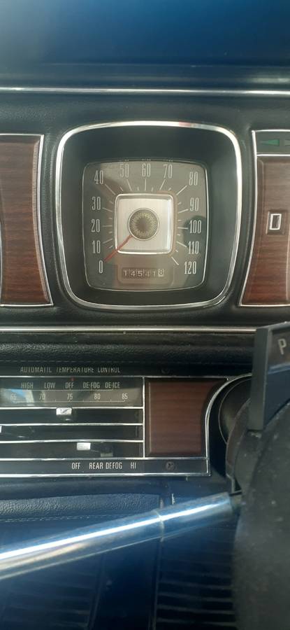Lincoln-continental-1969-purple-9