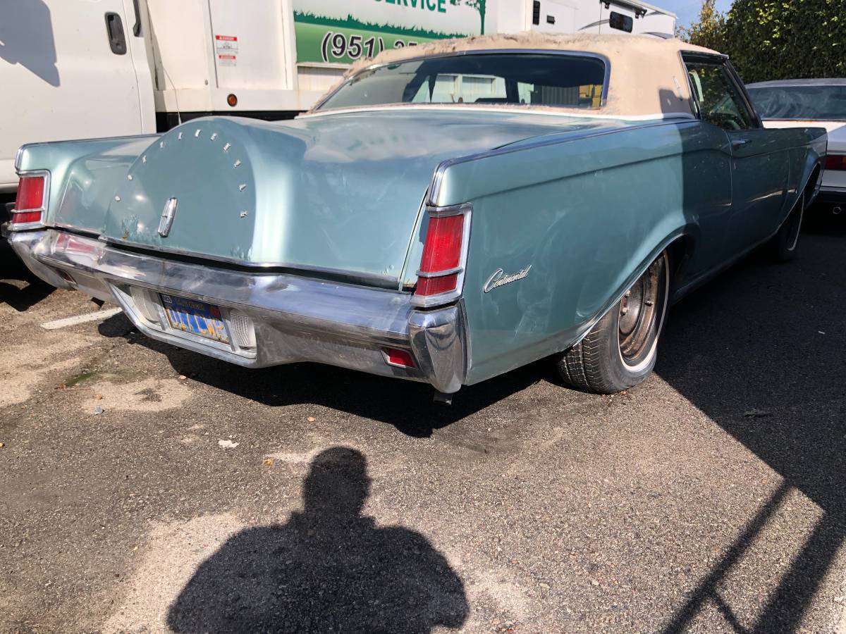 Lincoln-continental-1971-6
