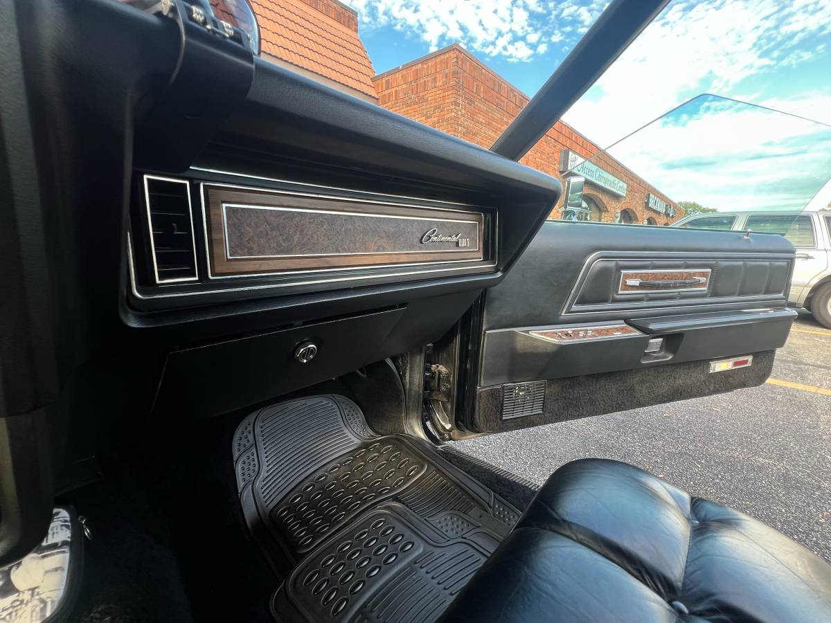 Lincoln-continental-1973-black-16