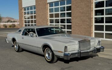 Lincoln-continental-1976-grey-11