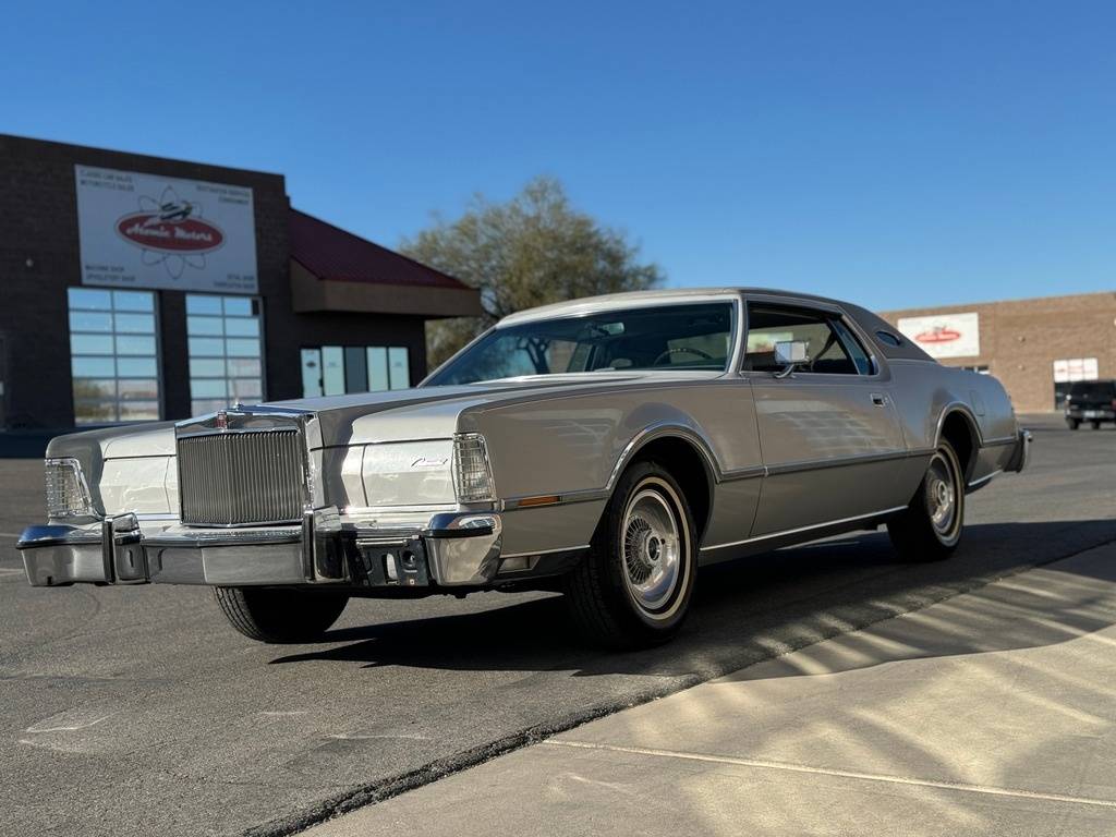 Lincoln-continental-1976-grey-15