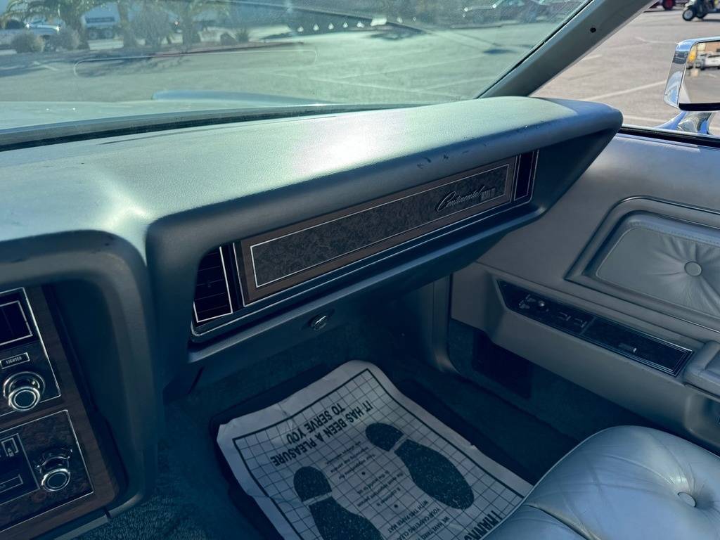 Lincoln-continental-1976-grey-44