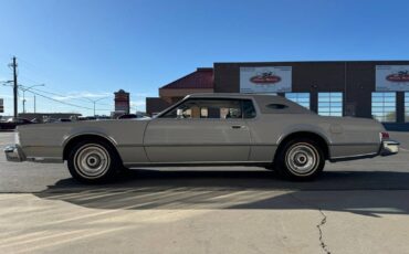 Lincoln-continental-1976-grey-53