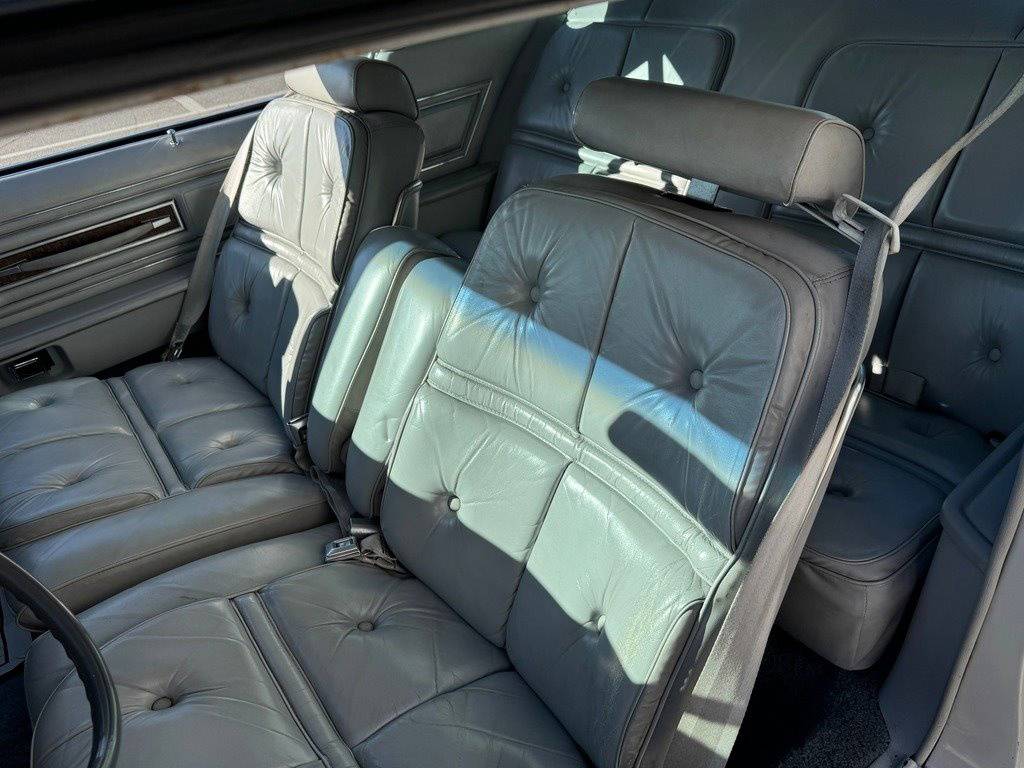 Lincoln-continental-1976-grey-67