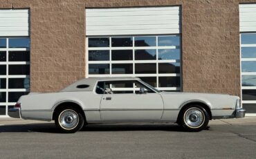 Lincoln-continental-1976-grey-7