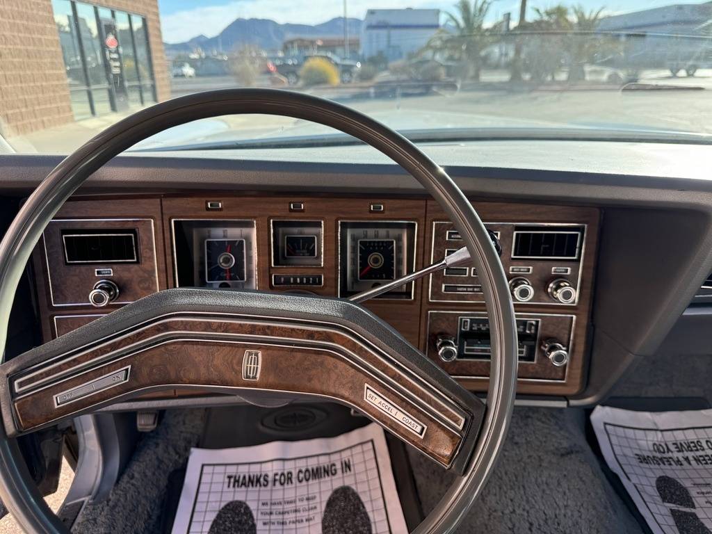 Lincoln-continental-1976-grey-71