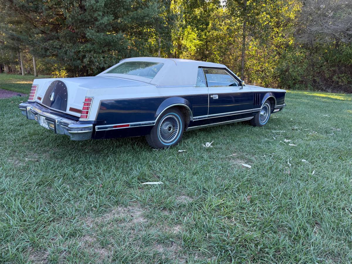 Lincoln-continental-1979-2