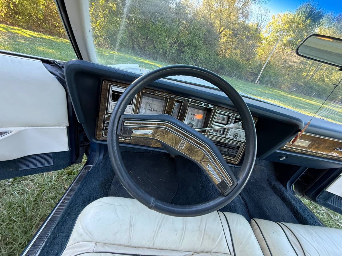 Lincoln-continental-1979-3