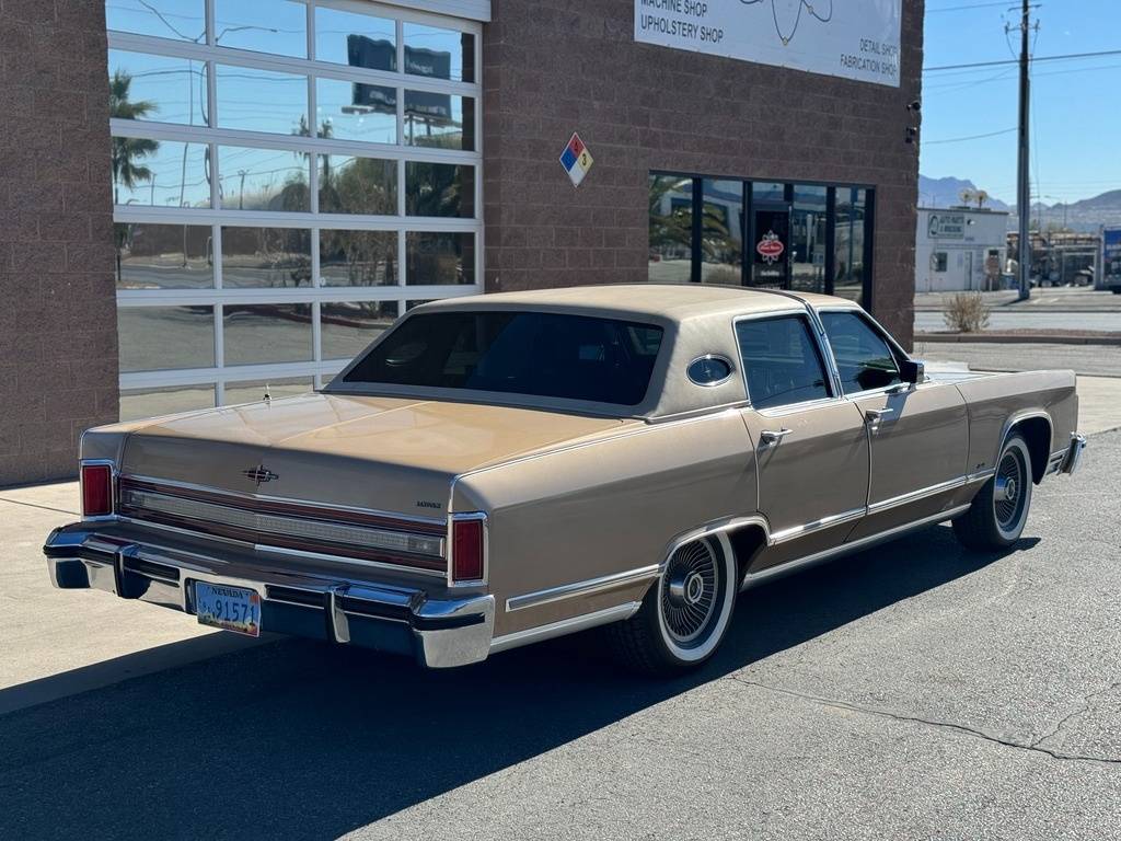 Lincoln-continental-1979-yellow-107