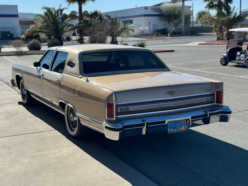 Lincoln-continental-1979-yellow-110