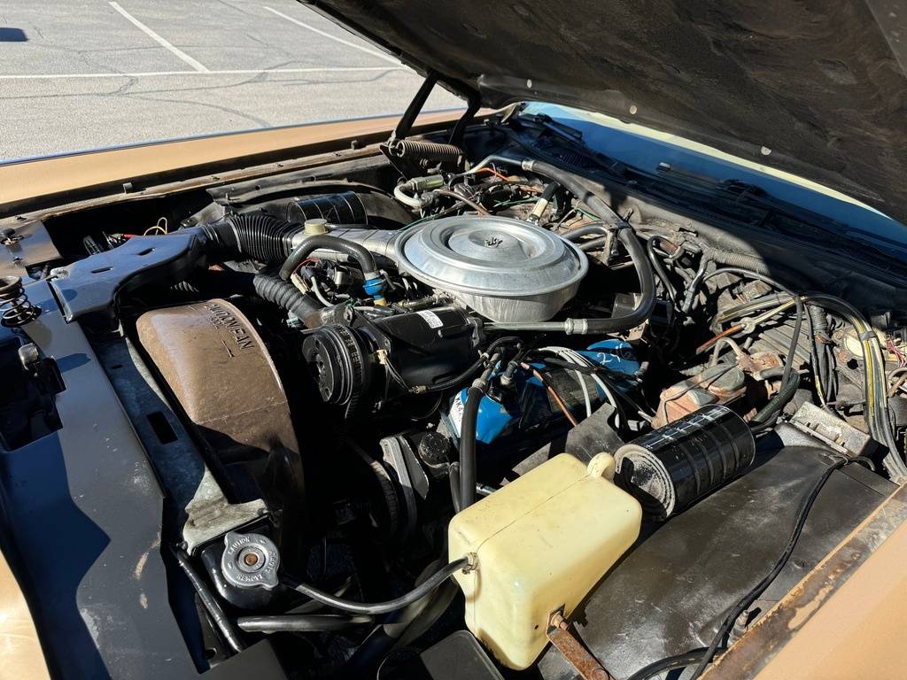 Lincoln-continental-1979-yellow-12