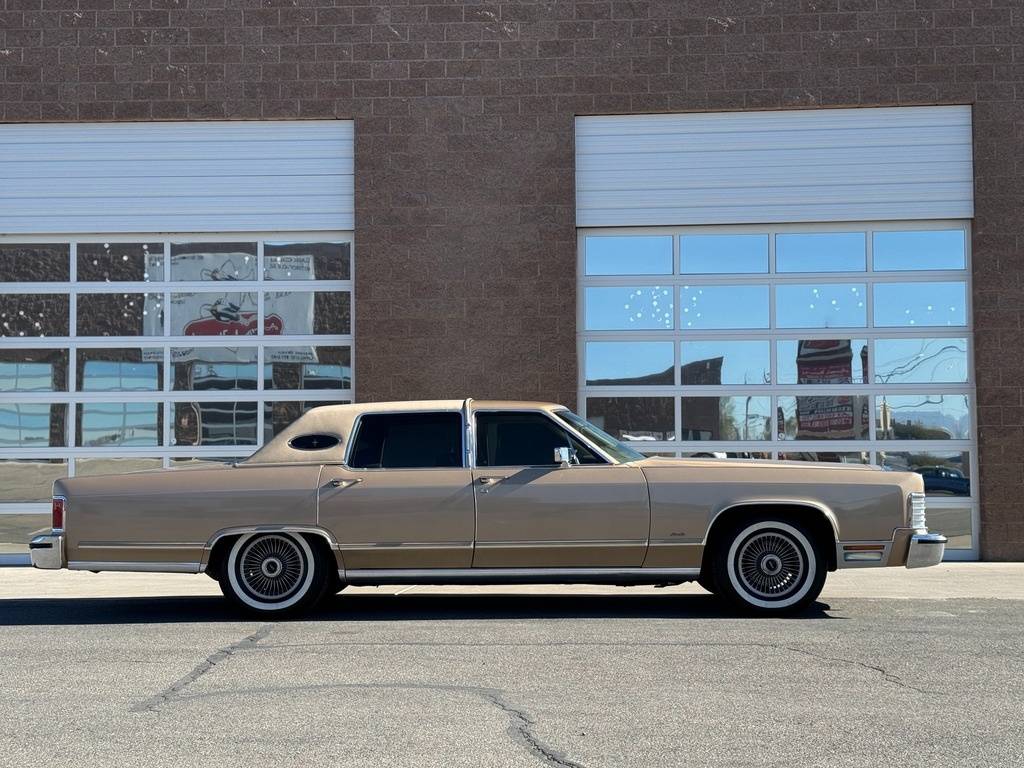 Lincoln-continental-1979-yellow-2