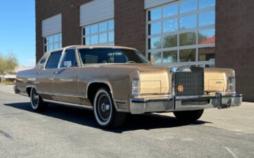Lincoln-continental-1979-yellow-39
