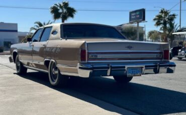Lincoln-continental-1979-yellow-53