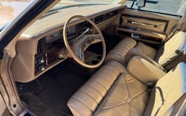 Lincoln-continental-1979-yellow-7