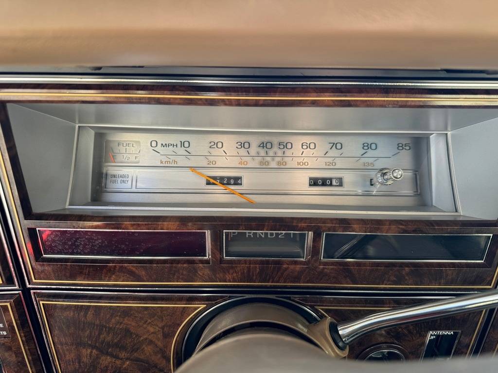 Lincoln-continental-1979-yellow-88